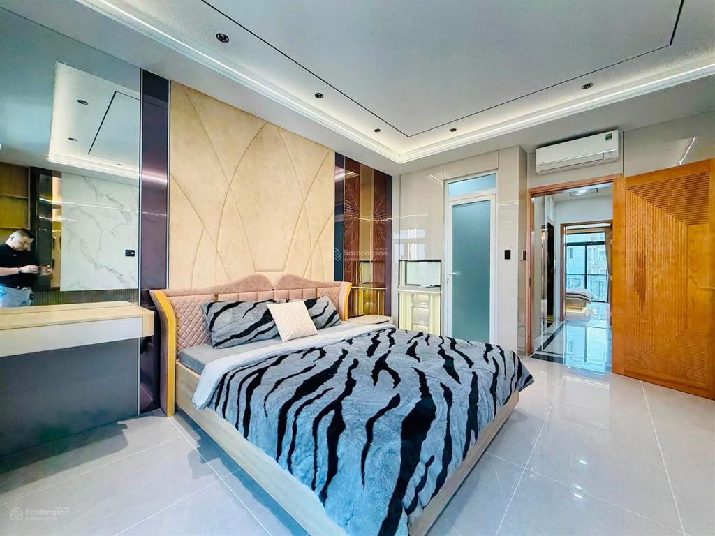 Tôi chủ nhà cần bán nhà nguyễn tri phương, p8, quận 10. giá 6tỷ450/69m2. sổ hồng riêng.