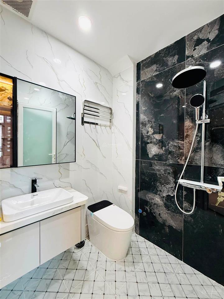 Tôi chủ nhà cần bán nhà nguyễn tri phương, p8, quận 10. giá 6tỷ450/69m2. sổ hồng riêng.