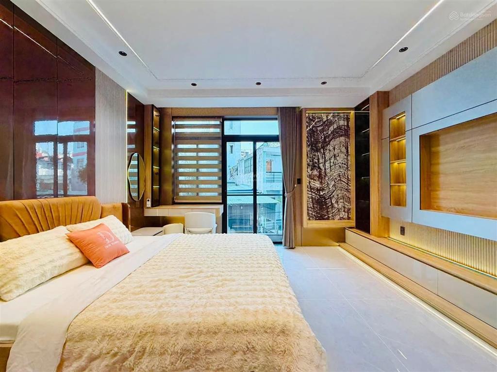 Tôi chủ nhà cần bán nhà nguyễn tri phương, p8, quận 10. giá 6tỷ450/69m2. sổ hồng riêng.