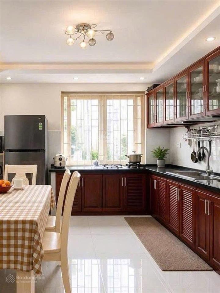 Bán nhà ngay vị trí sầm uất trên đường nhật tảo, p7, quận 10. giá 6 tỷ 550/65m2 sở hữu ngay. shr
