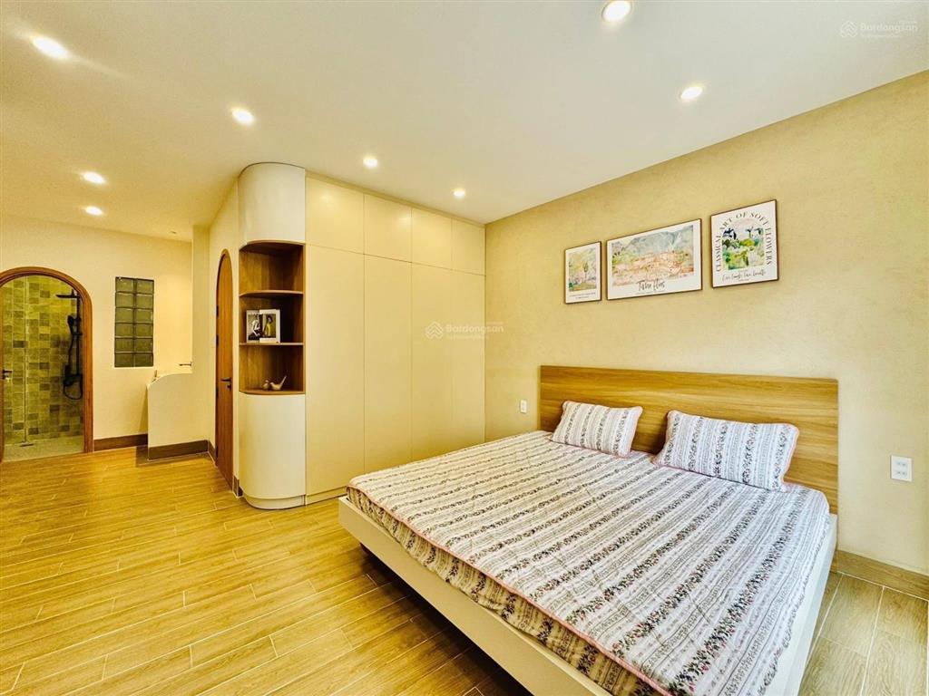 Chính chủ cần bán nhà cho con đi du học úc. đường lê thị riêng, p. bến thành, q1. shr