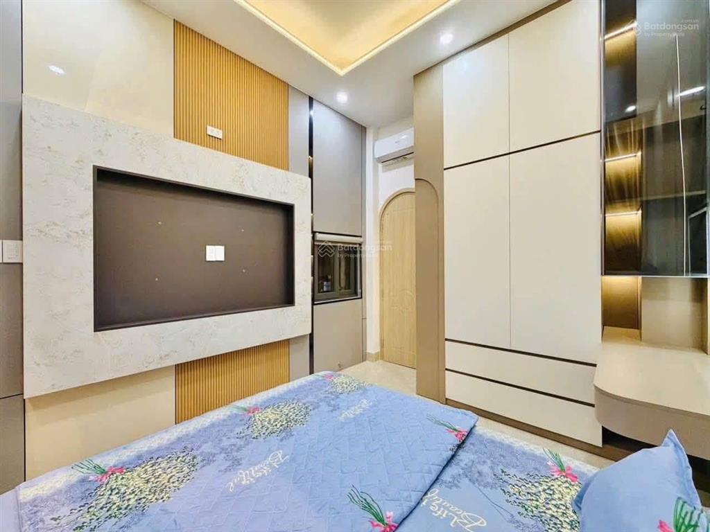 Sốc thật sự nhà ngay trung tâm đường nguyễn hiền, p4,quận 3.mà giá 6tỷ770/60,75m2. sổ hồng riêng