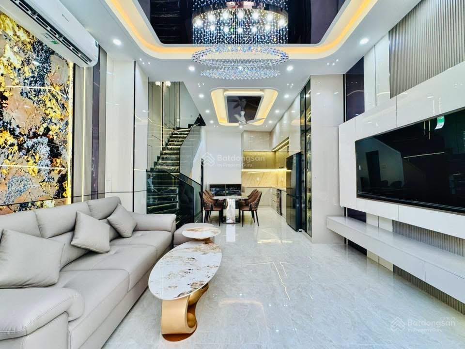 Tôi chủ nhà cần tiền kinh doanh bán nhà trên đường nhiêu tứ,p7,q.phú nhuận.giá 6tỷ670/62,35m2. shr