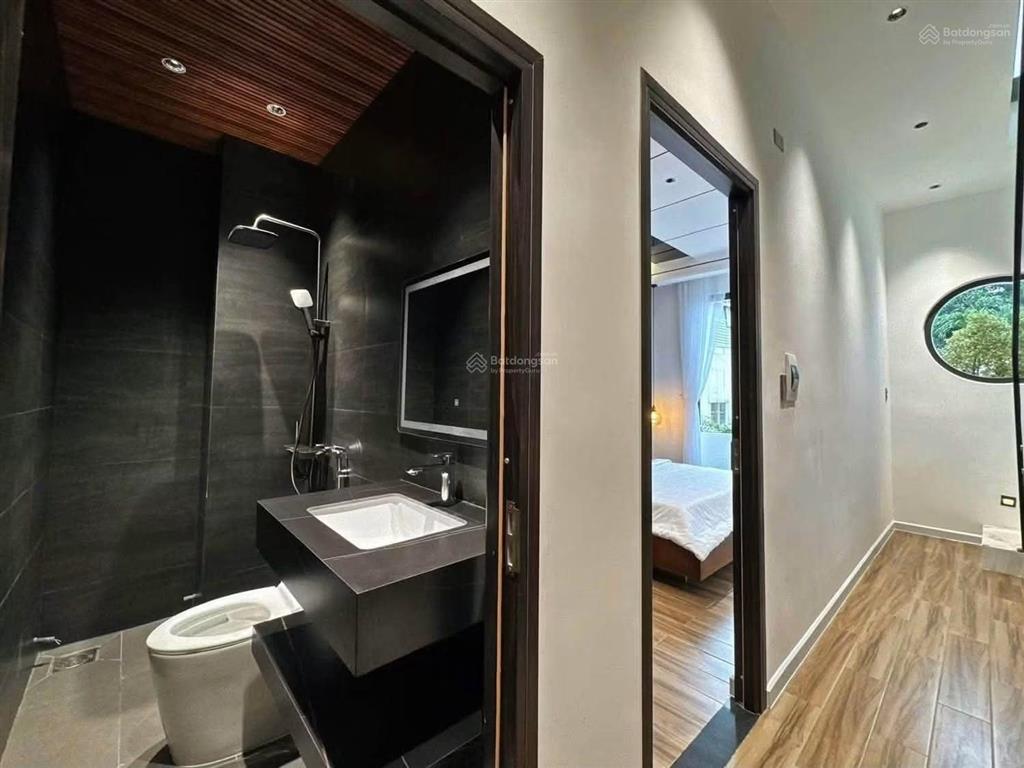 Tìm chủ mới cô 2 cần bán nhà trên đường cao đạt, p. chợ quán, quận 5. giá 4 tỷ 580. sổ hồng riêng.