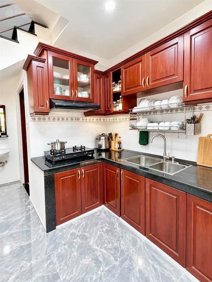 Nhà gần mặt tiền huỳnh văn bánh, phú nhuận 64m2. sổ hồng riêng