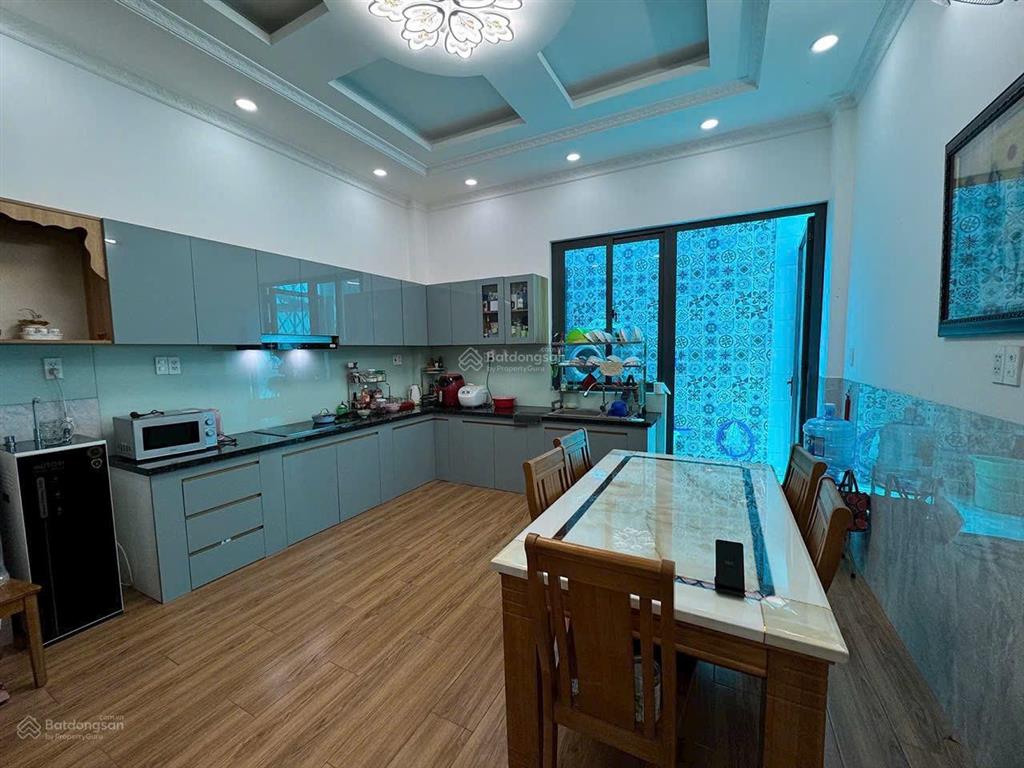 Cần bán nhanh căn nhà đ. cây điệp, q1, dt 76.8m2, giá 4,1 tỷ, gần đh xhnv, hđ thuê 32tr/th