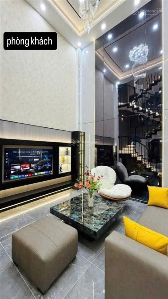 Bán gấp nhà đẹp xuất sắc đ. phạm ngọc thạch, q3, giá 4,5 tỷ,72m2, gần đh kinh tế. hđ thuê 32 tr/th