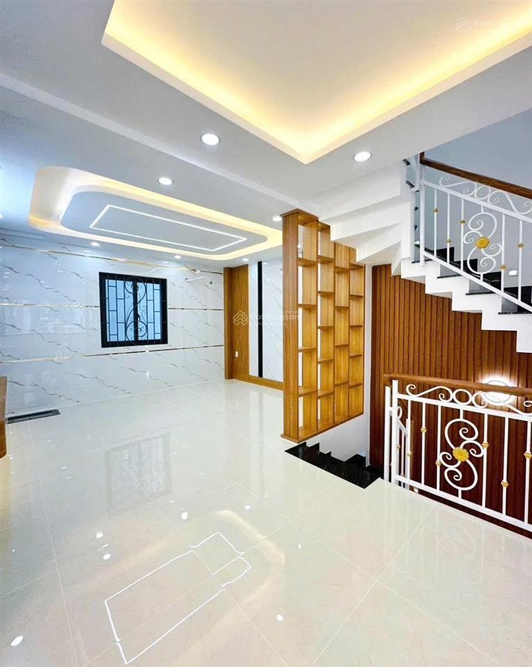 Bán nhà riêng đ. nguyễn trãi, quận 5, giá 4,3 tỷ, dt 67.5m2, đang còn hđ thuê 30 triệu/tháng