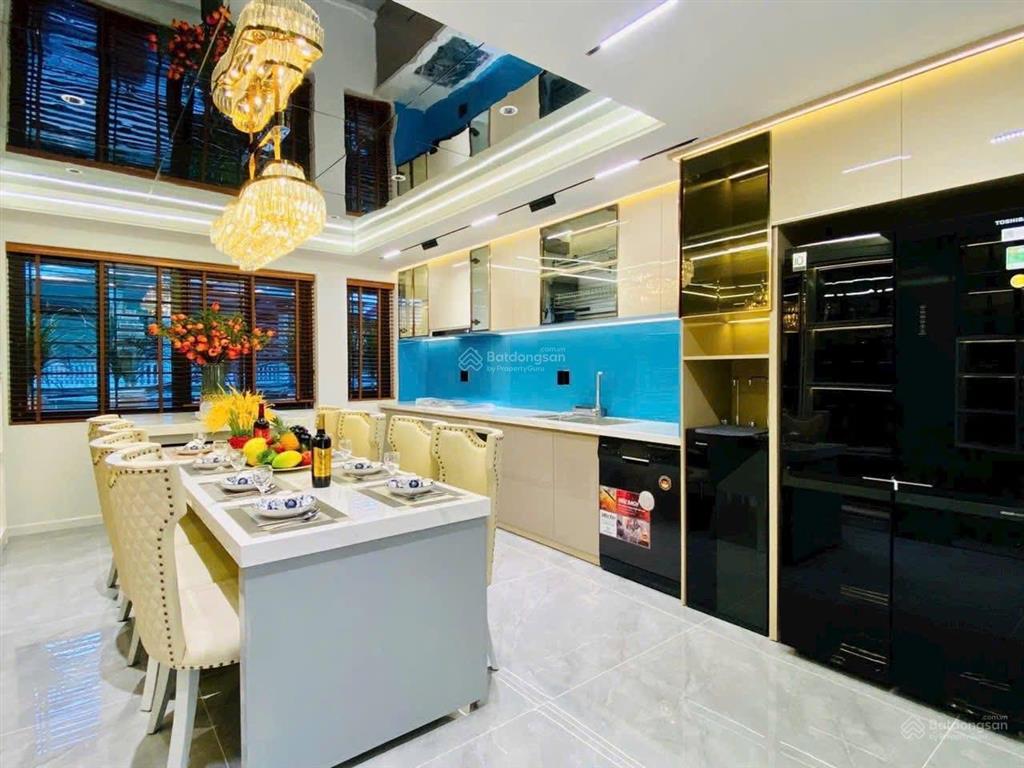 Siêu phẩm nhà an dương vương, q5, giá 4,2 tỷ,có thang máy, kế bên đh sài gòn hđ thuê 26 triệu/tháng