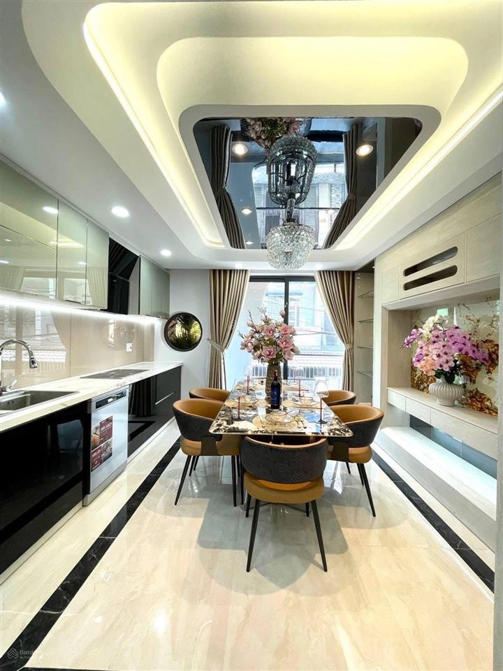 Bán tại trần phú, q5, giá cực chất với 67m2, giá 5,67 tỷ, gần ngã 6 cộng hòa, đang cho thuê 31tr