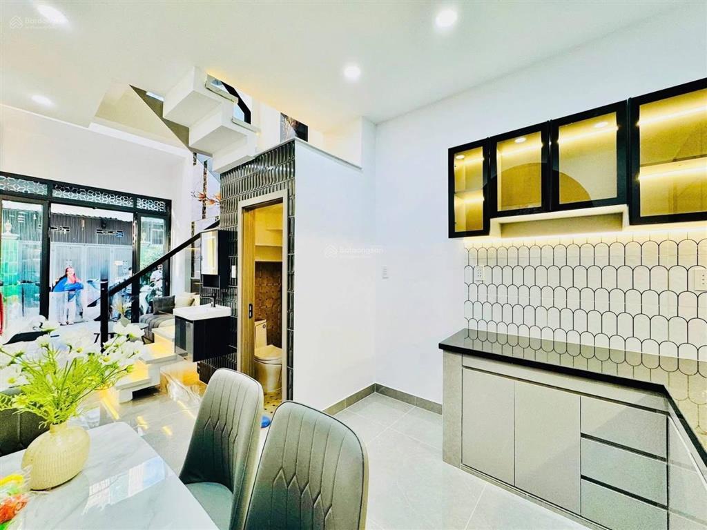 Bán nhà riêng tại hồ văn huê, 40 m2, giá 4,5 tỷ, 3pn, 3wc, ra sân bay chỉ hơn 5 phút