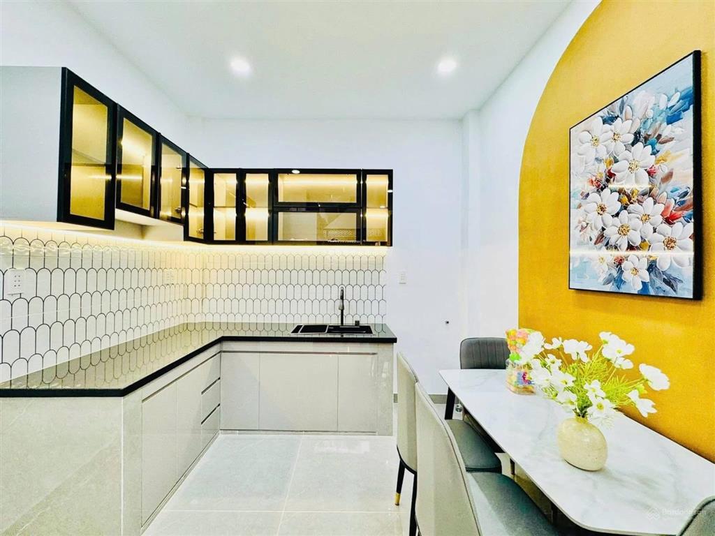 Bán nhà riêng tại hồ văn huê, 40 m2, giá 4,5 tỷ, 3pn, 3wc, ra sân bay chỉ hơn 5 phút