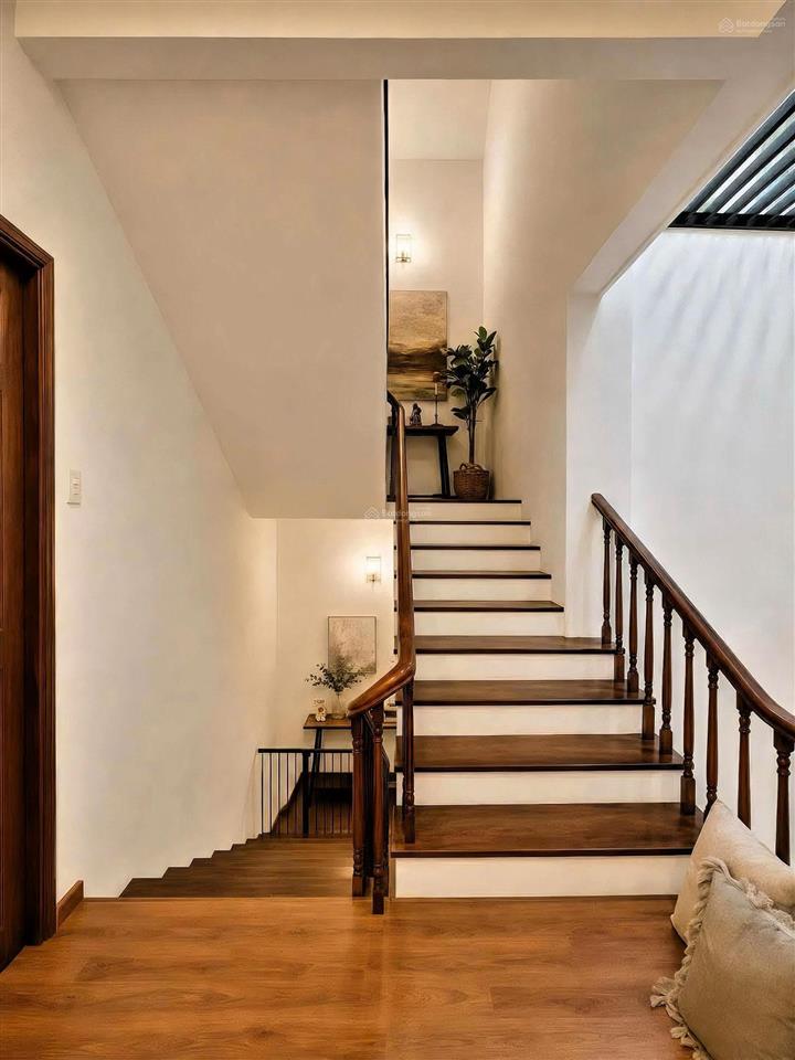 Bán nhà riêng tại cộng hòa, tân bình, 200m2, (10x20m), ra sân bay chỉ 10 phút