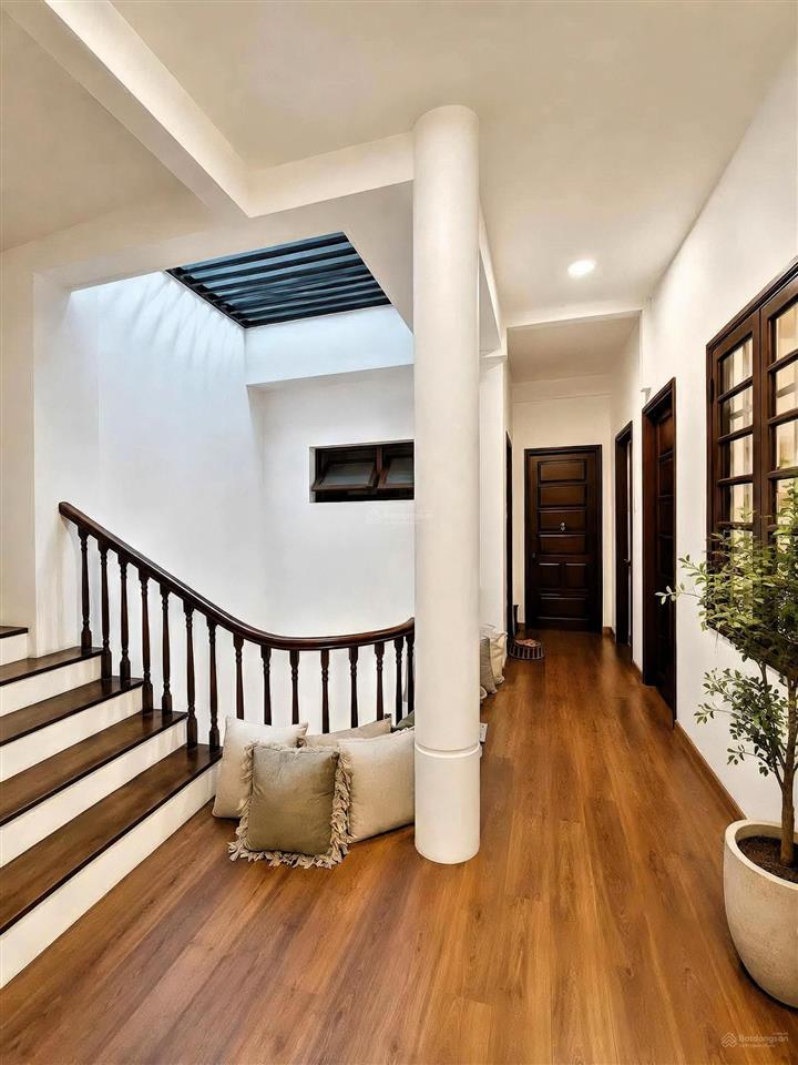 Bán nhà riêng tại cộng hòa, tân bình, 200m2, (10x20m), ra sân bay chỉ 10 phút