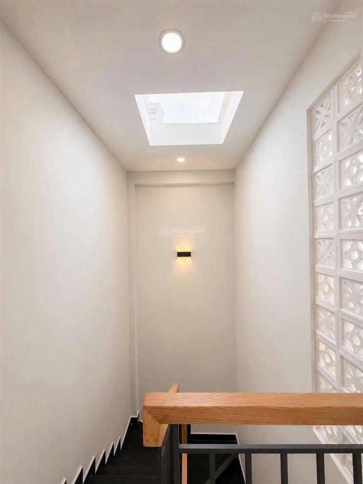 Bán gấp nhà bến vân đồn  quận 4, giá chỉ 4,25 tỷ, diện tích  45,6m2, qua cầu ông lãnh là tới q1