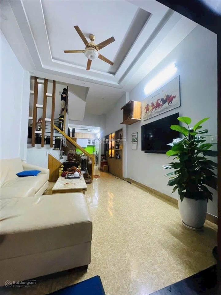 Chú toàn con bảo lãnh đi mỹ bán gấp nhà hai bà trưng, quận 3. giá 6,65tỷ/54m2  đang cho thuê 28tr