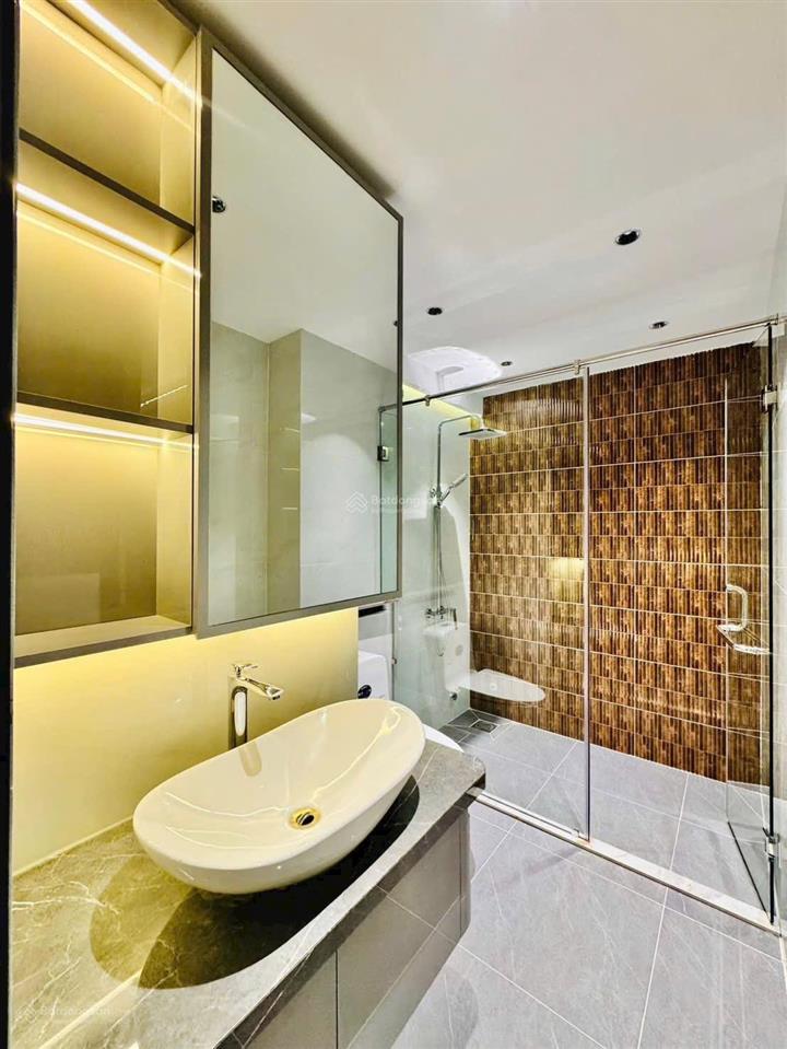Chủ giảm sâu 600triệu bán gấp nhà hxh có thang máy đường nguyễn thông, quận 3. giá 6.33tỷ/69m2. shr
