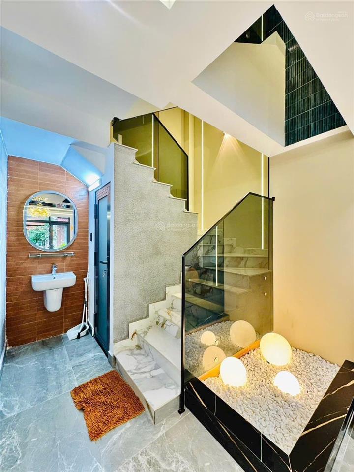 Chủ giảm sâu 600triệu bán gấp nhà hxh có thang máy đường nguyễn thông, quận 3. giá 6.33tỷ/69m2. shr