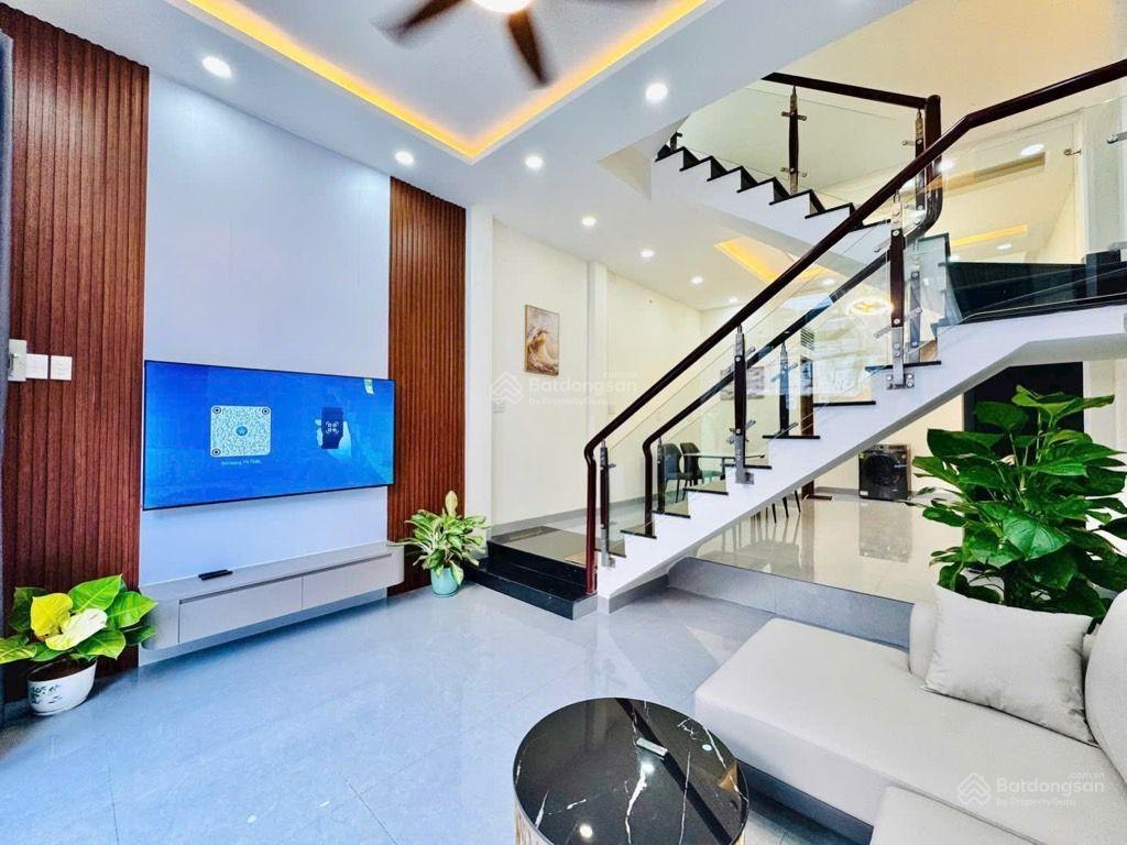 Siêu phẩm xvnt  4 tầng btct + sân thượng 4.5x10m nhà mới ở luôn 8.25 tỷ