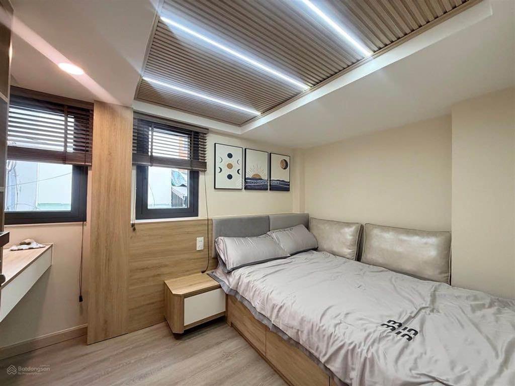 Hxh  cách mt điện biên phủ 30m  32m2 (4x8)  5 tầng  3 pn  6.9 tỷ  full nội thất