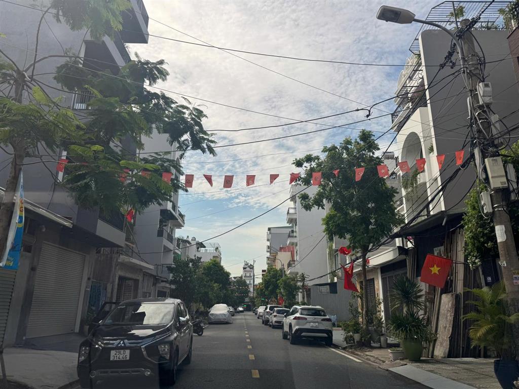 Bán nhà mặt đường đào nhuận, ngay ngã 4, vị trí đẹp