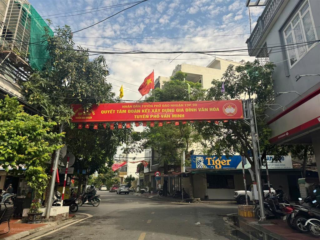 Bán nhà mặt đường đào nhuận, ngay ngã 4, vị trí đẹp