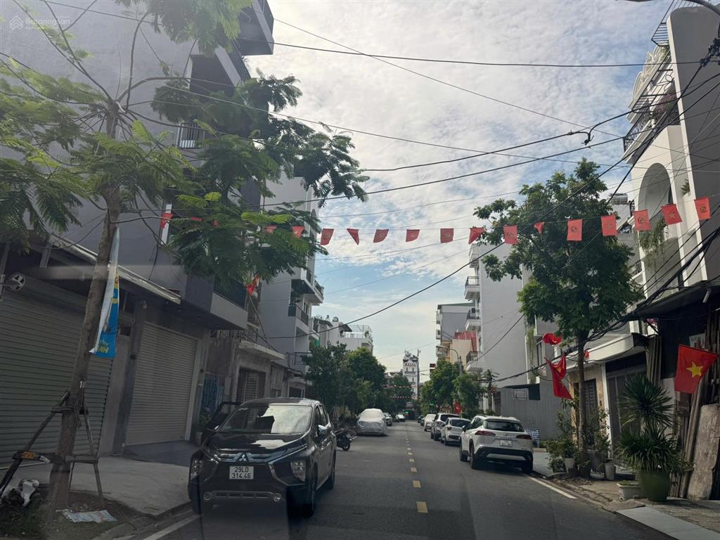 Bán nhà mặt đường đào nhuận, ngay ngã 4, vị trí đẹp