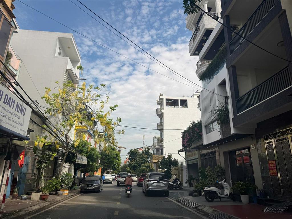 Bán nhà mặt đường đào nhuận, ngay ngã 4, vị trí đẹp