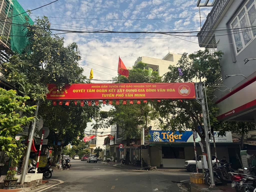 Bán nhà mặt đường đào nhuận, ngay ngã 4, vị trí đẹp