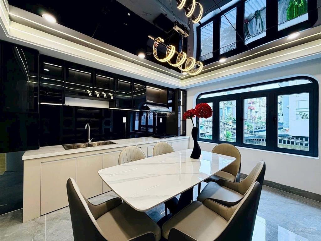 Siêu phẩm nằm ngay trung tâm cho bề ngang 4.2m tại nguyễn thị diệu, quận 3. chỉ 5 tỷ 580/63m2!!