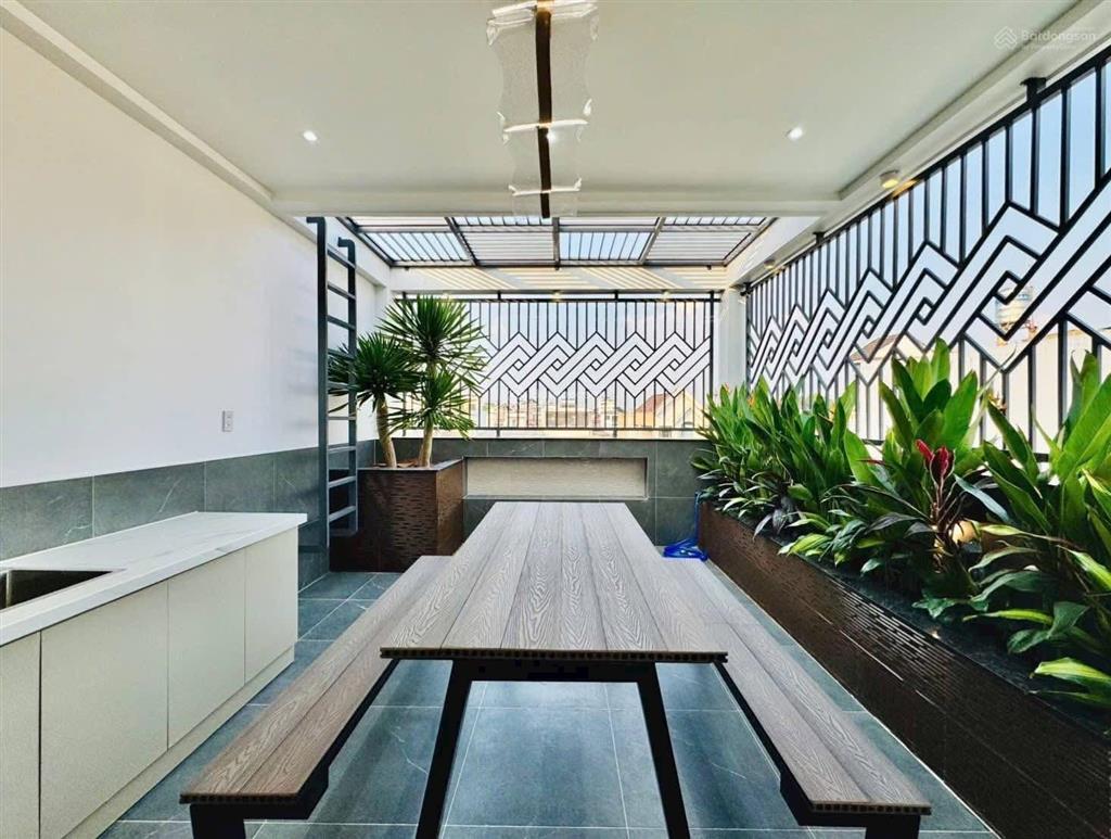 Nằm ngay trung tâm quận mà còn hxh ngay tại lý thái tổ, quận 10 với dt lên đến 63m2 chỉ 5 tỷ 590!