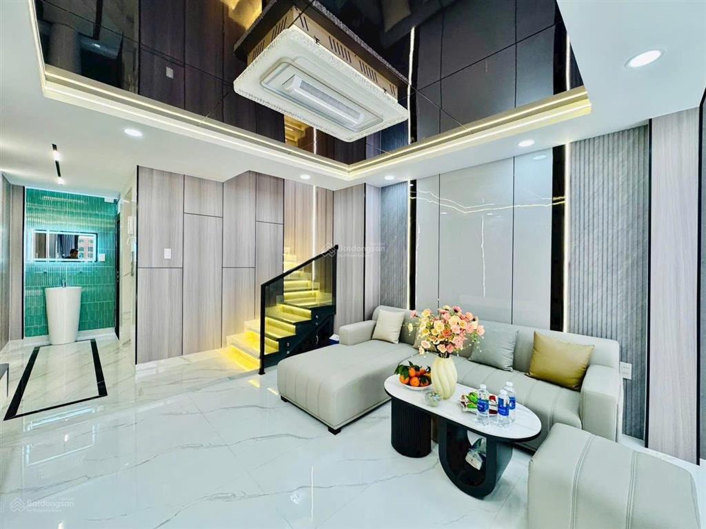 Cách mtđ chỉ 30m  nhà cách mạng tháng 8, quận 10. với dt lên đến 80m2 mà giá chỉ 5 tỷ 860!