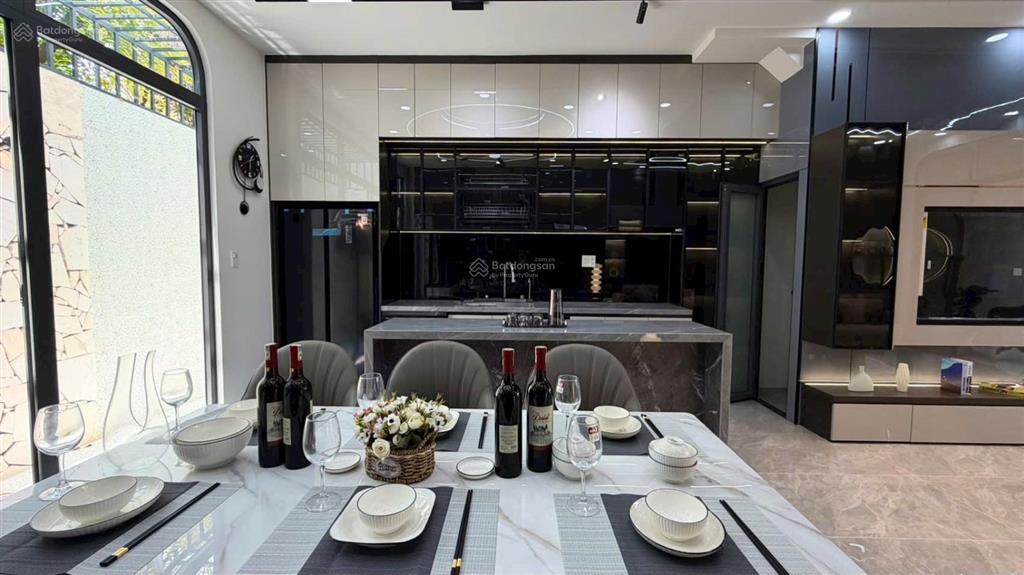 Bán nhà đẹp ngay trung tâm quận 1 giá chỉ 6 tỷ 280/88m2  lê thánh tôn, bến thành, quận 1.