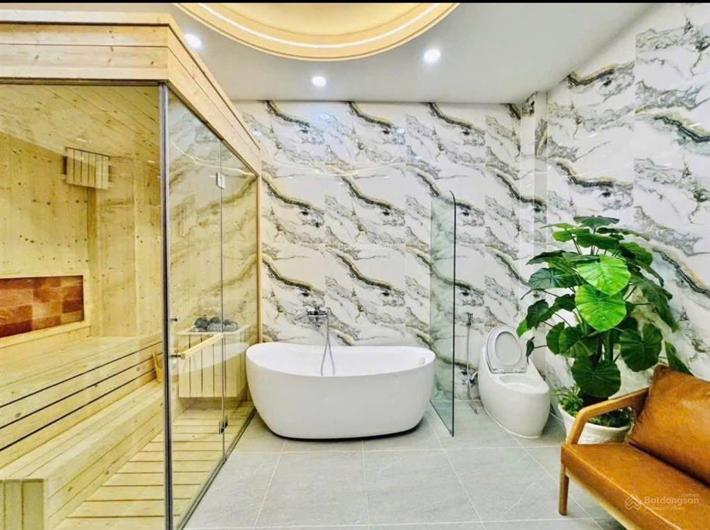 Bán lỗ  bán gấp nhà an dương vương, quận 5. dt lên đến 90m2 mà chỉ 6,15tỷ, sổ sẵn sang tên ngay!!
