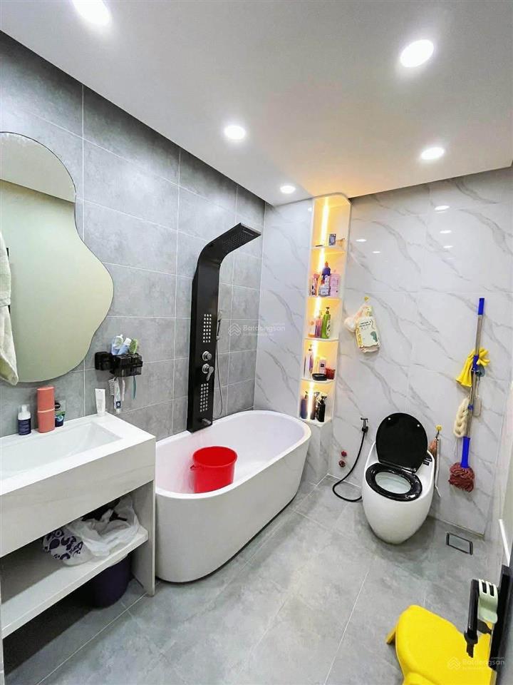 Nhà đẹp trung tâm quận 10, đường cao thắng mà giá chỉ 5 tỷ 260 với diện tích lên đến 64m2!!