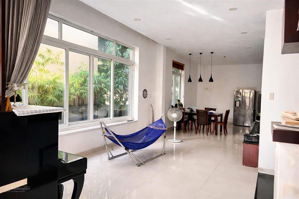 Ngộp!!duy nhất 1 căn biệt thự nằm ngay trung tâm quận 2  thảo điền mà giá chỉ 12tỷ/180m2, sổ sẵn!