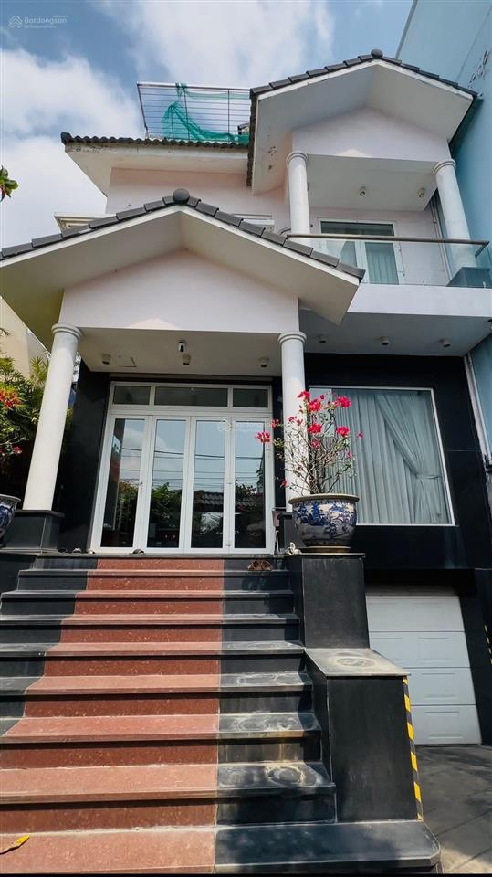 Ngộp!!duy nhất 1 căn biệt thự nằm ngay trung tâm quận 2  thảo điền mà giá chỉ 12tỷ/180m2, sổ sẵn!