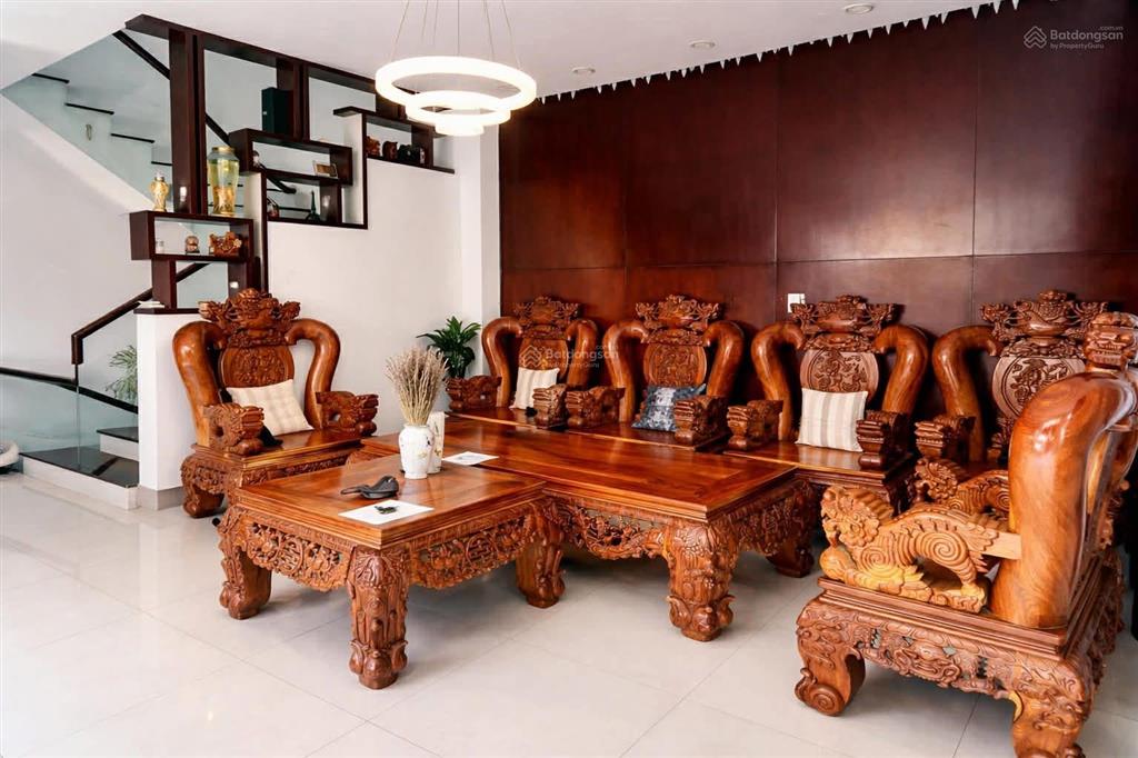 Ngộp!!duy nhất 1 căn biệt thự nằm ngay trung tâm quận 2  thảo điền mà giá chỉ 12tỷ/180m2, sổ sẵn!