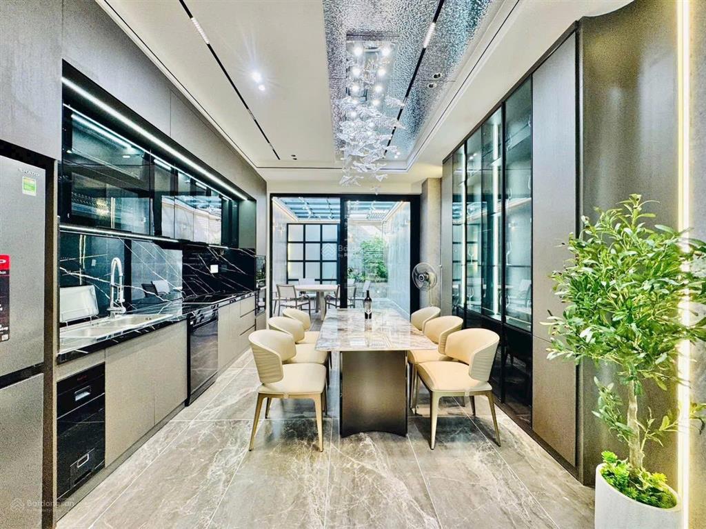 Chưa tới 6 tỷ sở hữu ngay nhà vị trí đắc địa với dt 82m2 khu phan xích long, phú nhuận!!