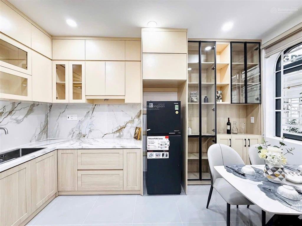 Với bề ngang hiếm có 6m mà cách mtđ chỉ 40m  bán nhà trương quốc dung, phú nhuận. chỉ 5,15tỷ/62m2!