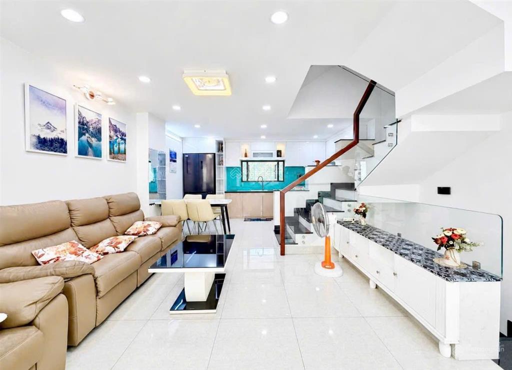 Định cư nước ngoài cần bán gấp nhà trần quý, p7, quận 11. chỉ 4 tỷ 360 cho dt lên đến 80m2!!