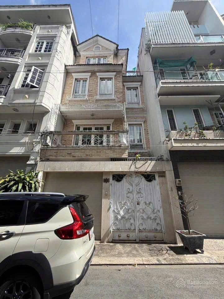 Với bề ngang hiếm 6m nằm ngay trung tâm quận 10  đường nguyễn tiểu la mà giá chỉ 6,18 tỷ/108m2!!
