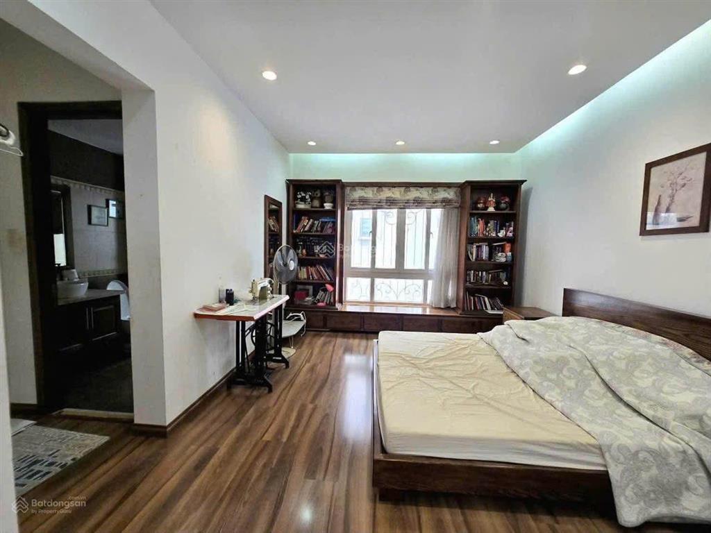 Với bề ngang hiếm 6m nằm ngay trung tâm quận 10  đường nguyễn tiểu la mà giá chỉ 6,18 tỷ/108m2!!