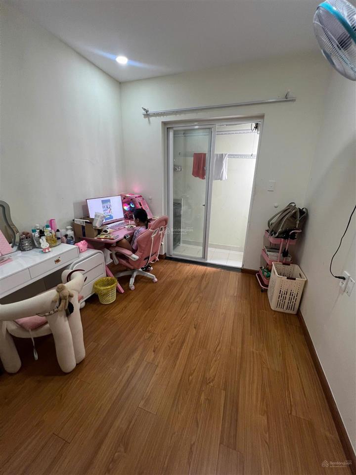 Chủ gấp bán lắm rồi , căn hộ 2pn 2wc tầng trung  giá 2,2 tỷ còn tl trực tiếp  nhà có nt như ảnh