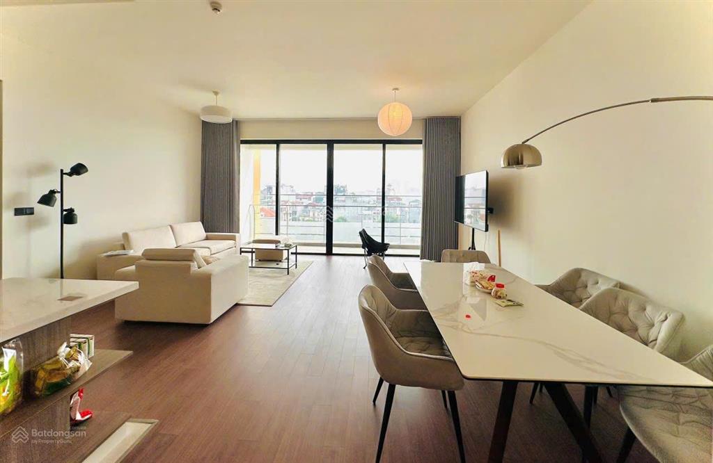 Chính chủ cần bán căn 3 ngủ góc 150m2 ban công đông nam