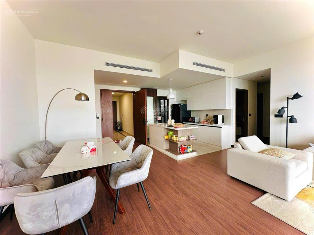 Chính chủ cần bán căn 3 ngủ góc 150m2 ban công đông nam