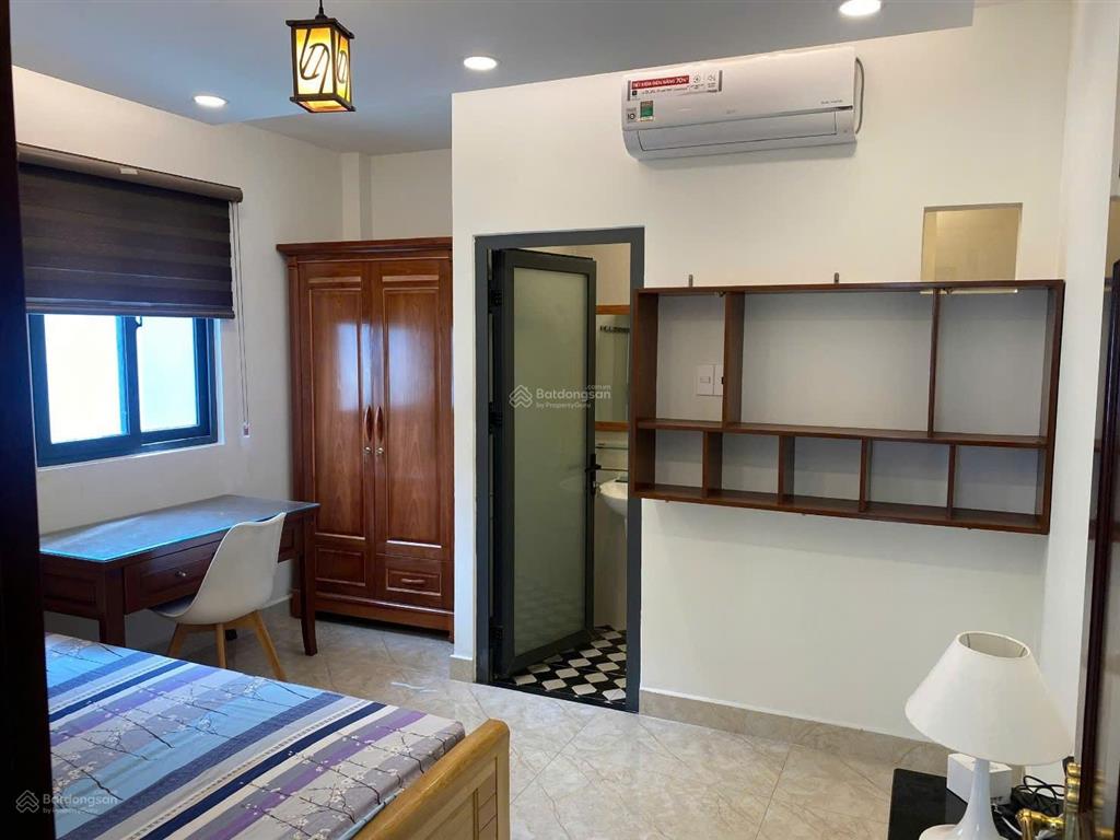 Mặt tiền thống nhất, p.10  4m x 18m, 3 tấm, đct 30 triệu/ tháng  giá 11.5 tỷ