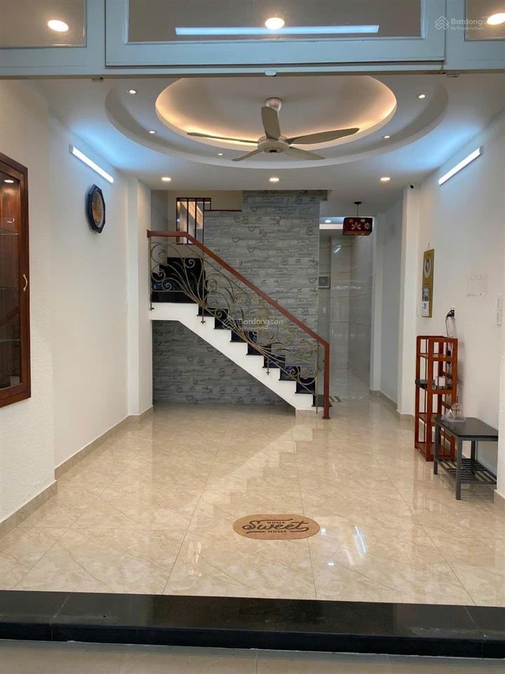 Mặt tiền thống nhất, p.10  4m x 18m, 3 tấm, đct 30 triệu/ tháng  giá 11.5 tỷ
