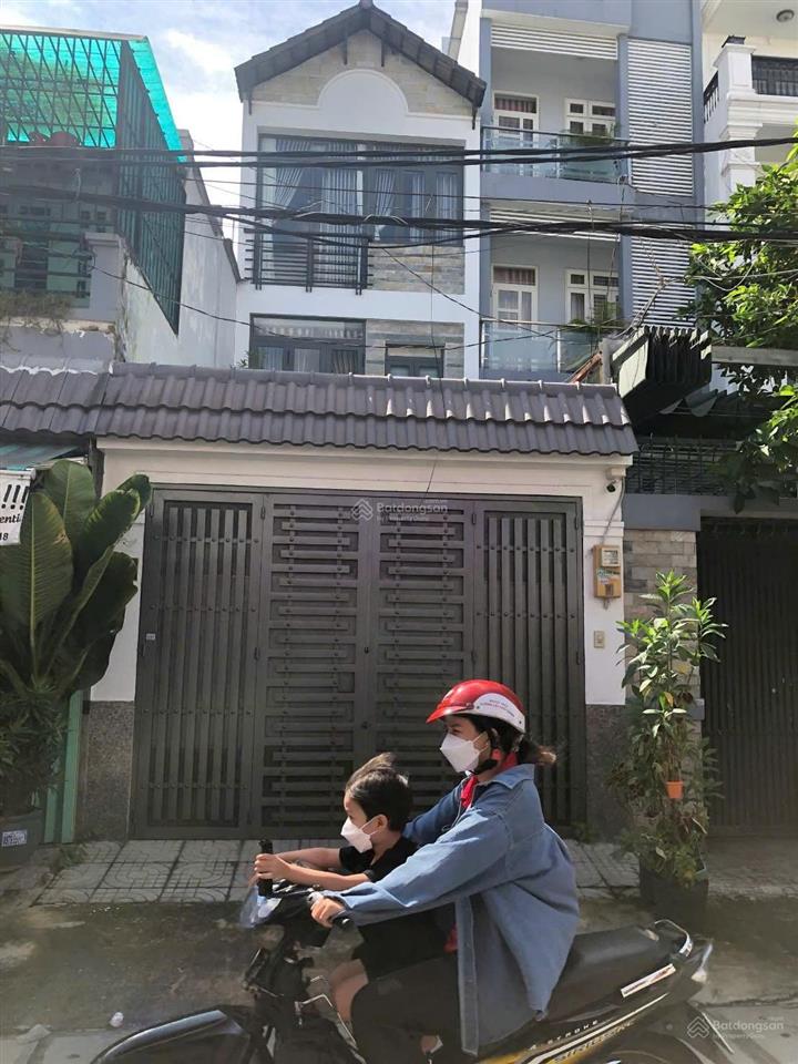 Mặt tiền thống nhất, p.10  4m x 18m, 3 tấm, đct 30 triệu/ tháng  giá 11.5 tỷ
