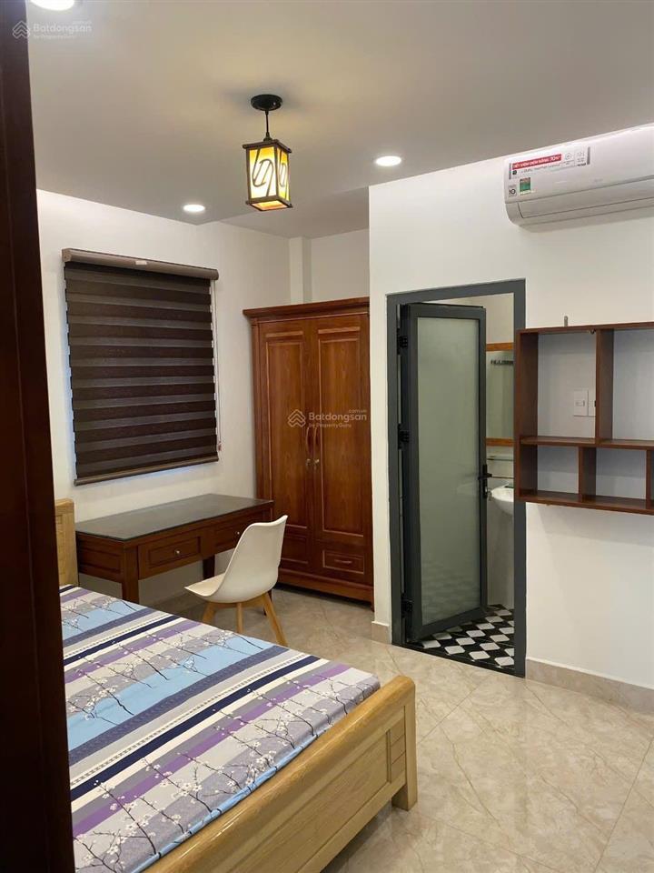 Mặt tiền thống nhất, p.10  4m x 18m, 3 tấm, đct 30 triệu/ tháng  giá 11.5 tỷ